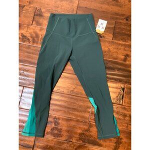 Lululemon Green Cropped Capri Athletic Pants, Size 4